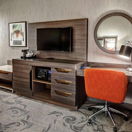 Hampton Inn Fresno Airport Bagian luar foto