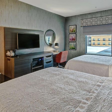 Hampton Inn Fresno Airport Bagian luar foto