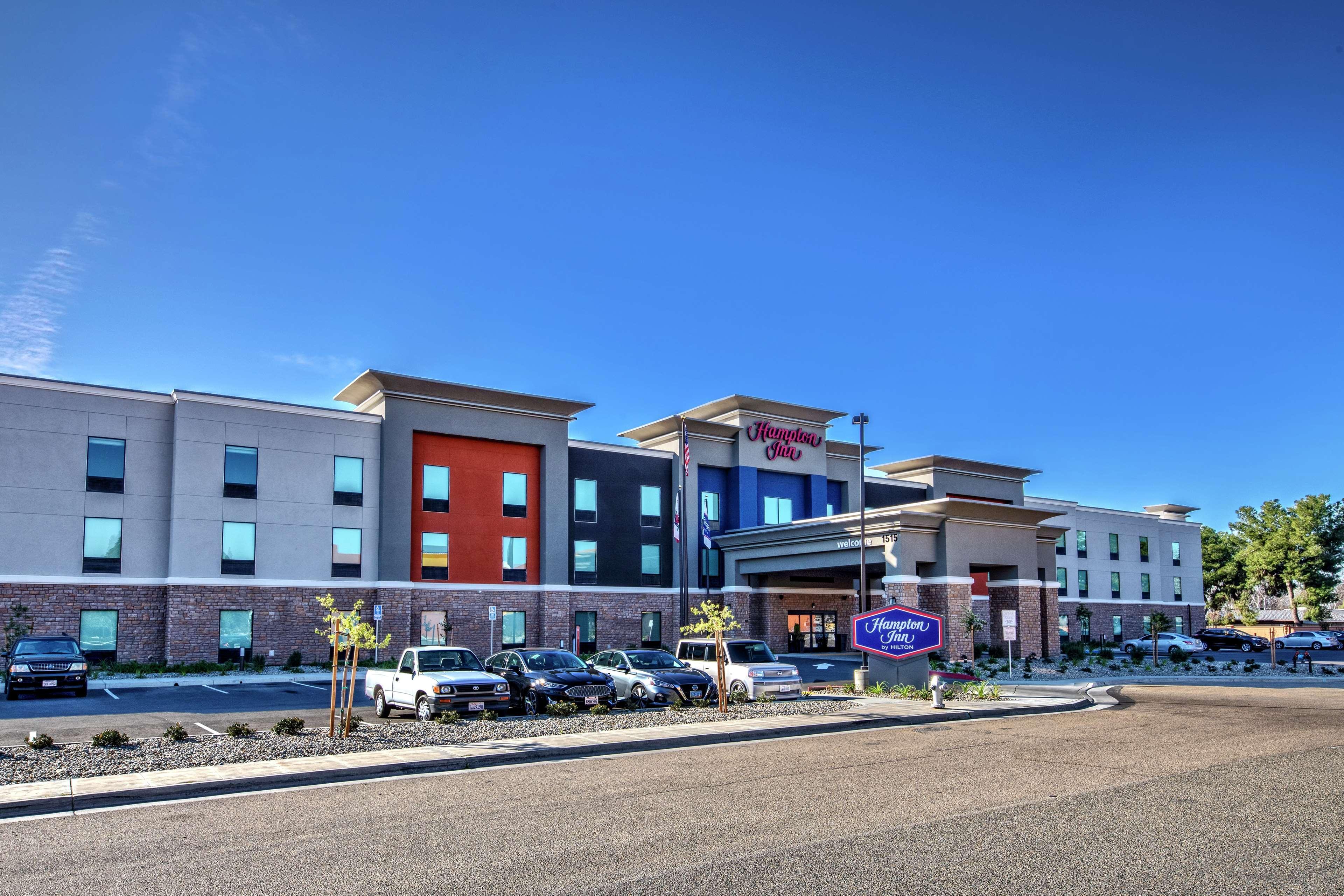 Hampton Inn Fresno Airport Bagian luar foto