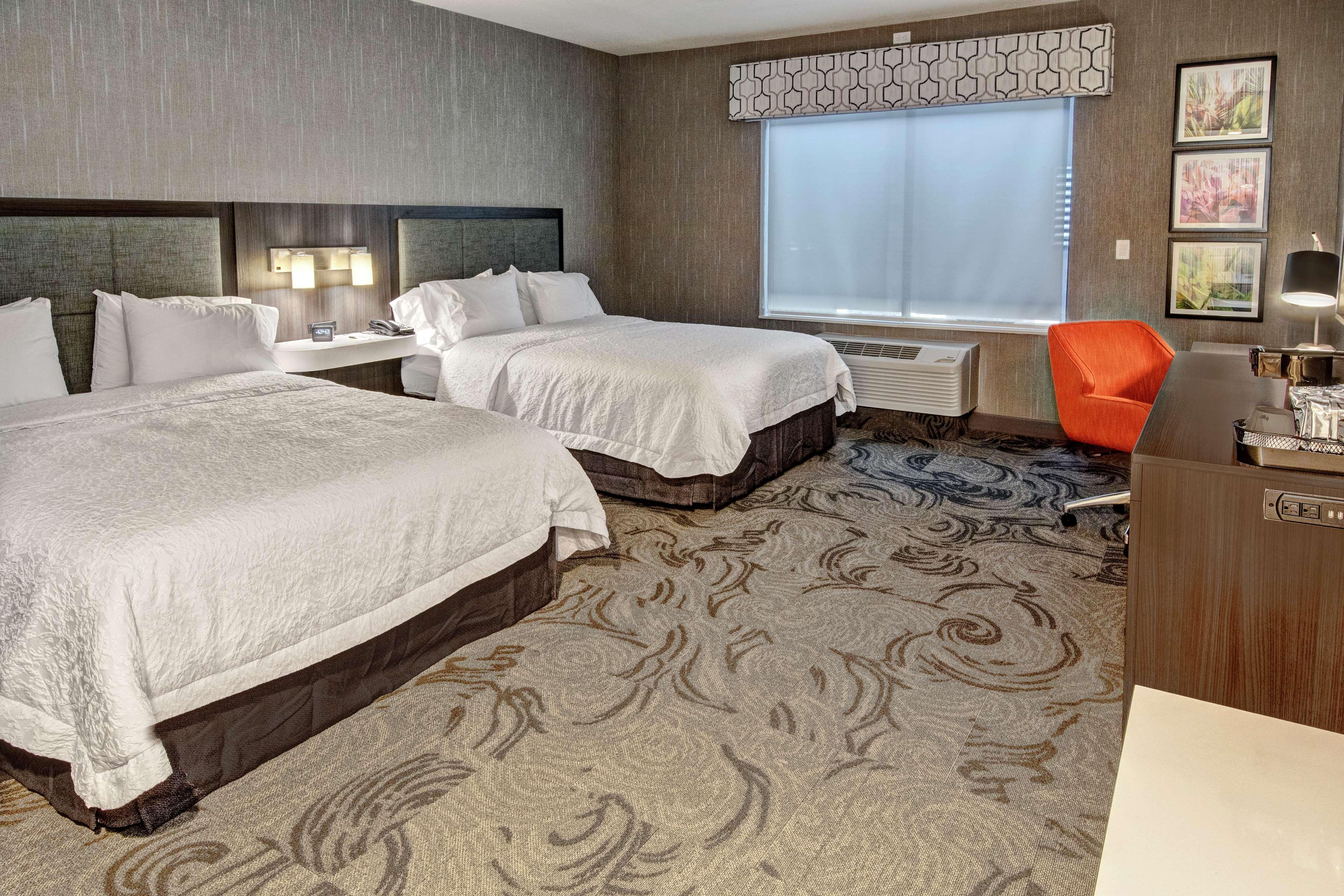 Hampton Inn Fresno Airport Bagian luar foto