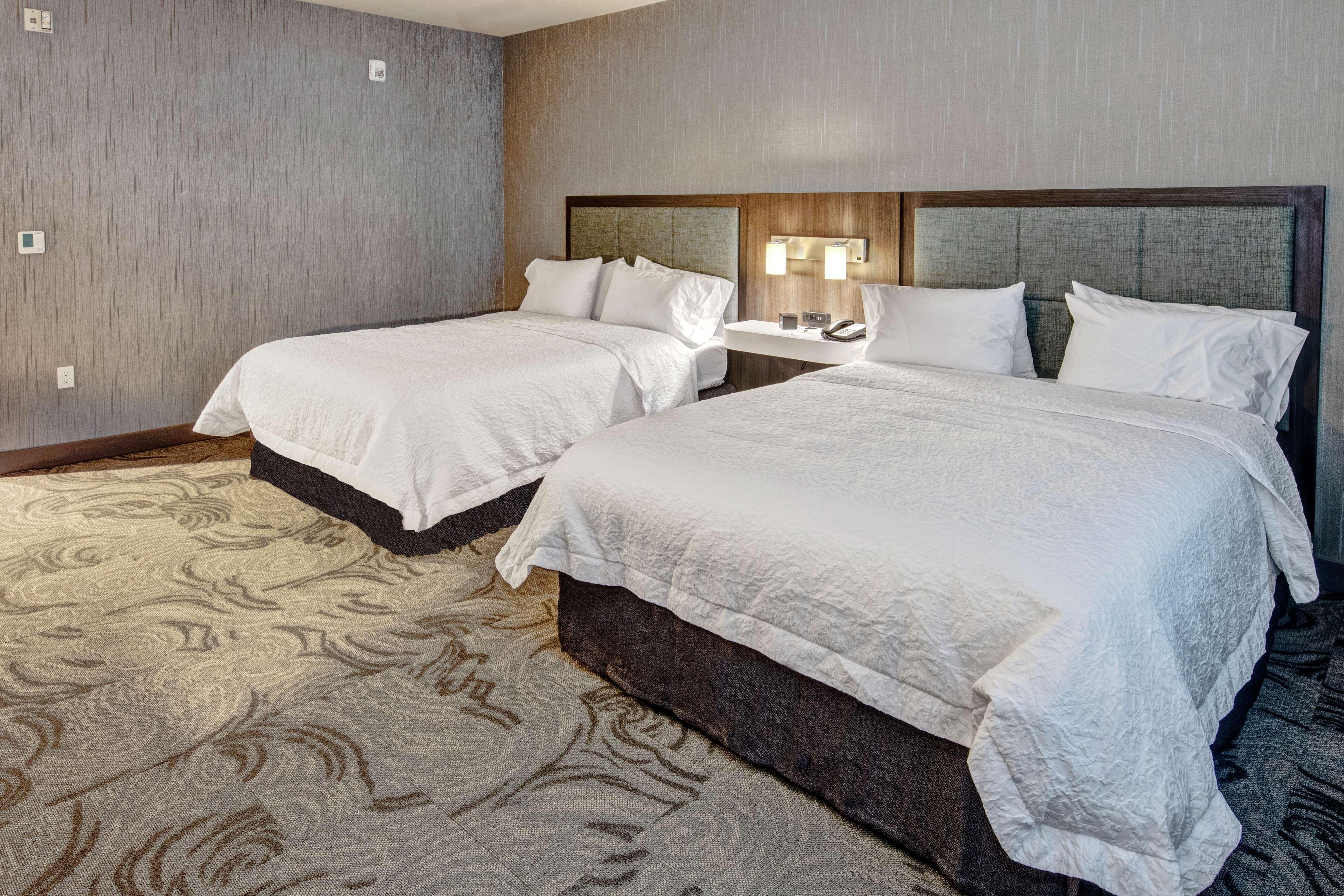 Hampton Inn Fresno Airport Bagian luar foto