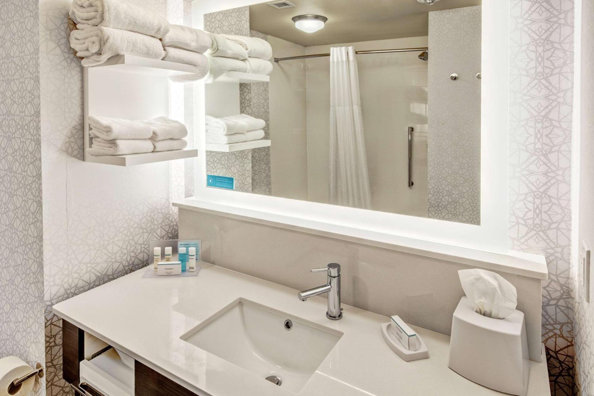 Hampton Inn Fresno Airport Bagian luar foto