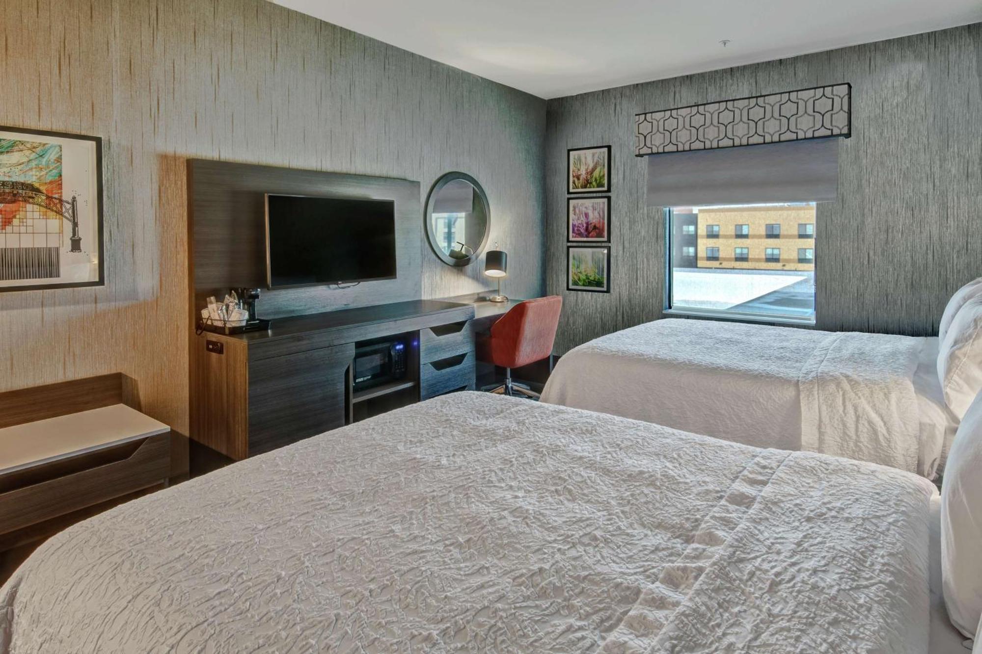 Hampton Inn Fresno Airport Bagian luar foto