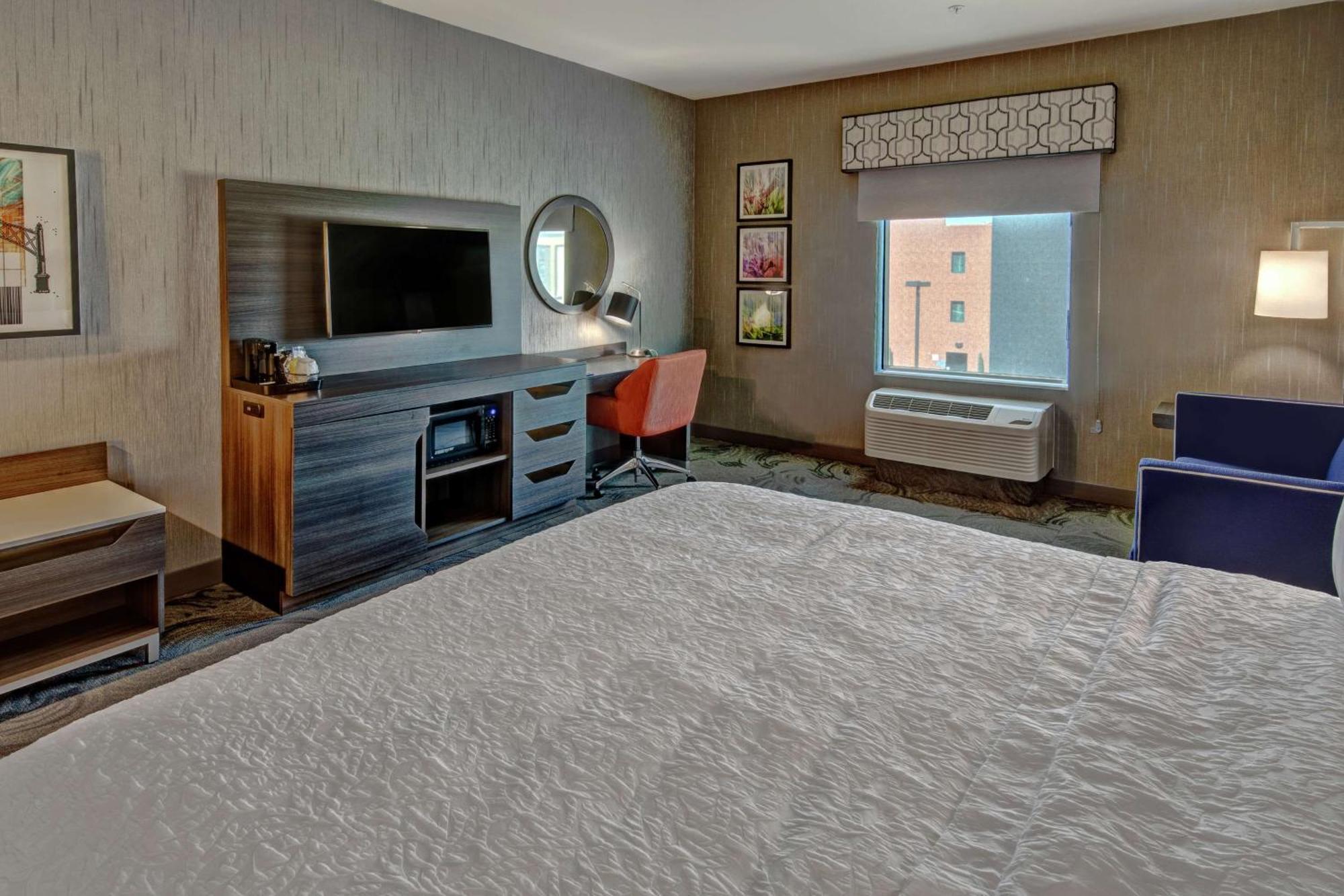 Hampton Inn Fresno Airport Bagian luar foto
