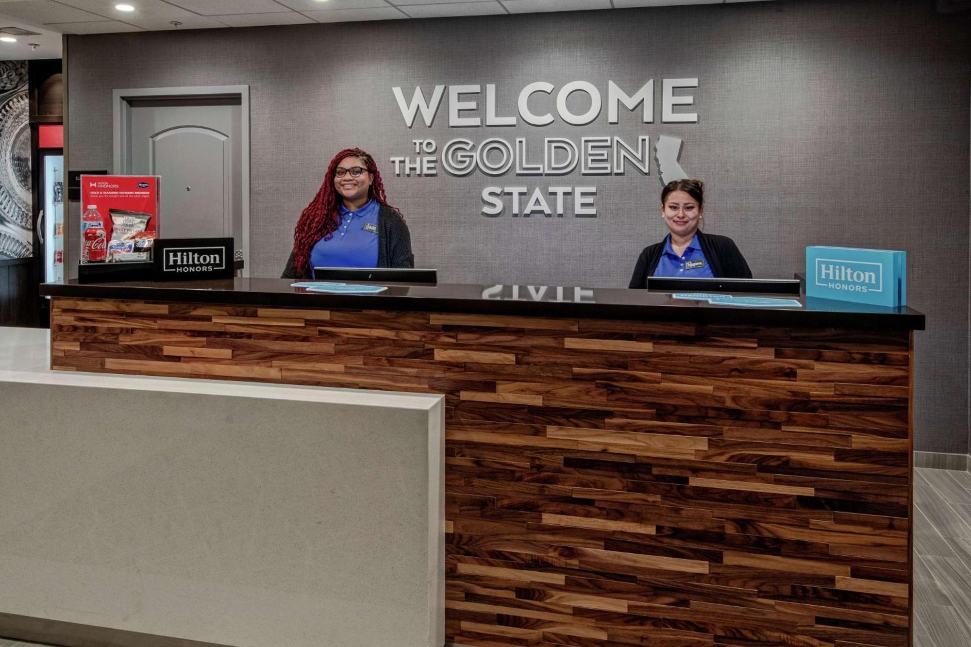 Hampton Inn Fresno Airport Bagian luar foto