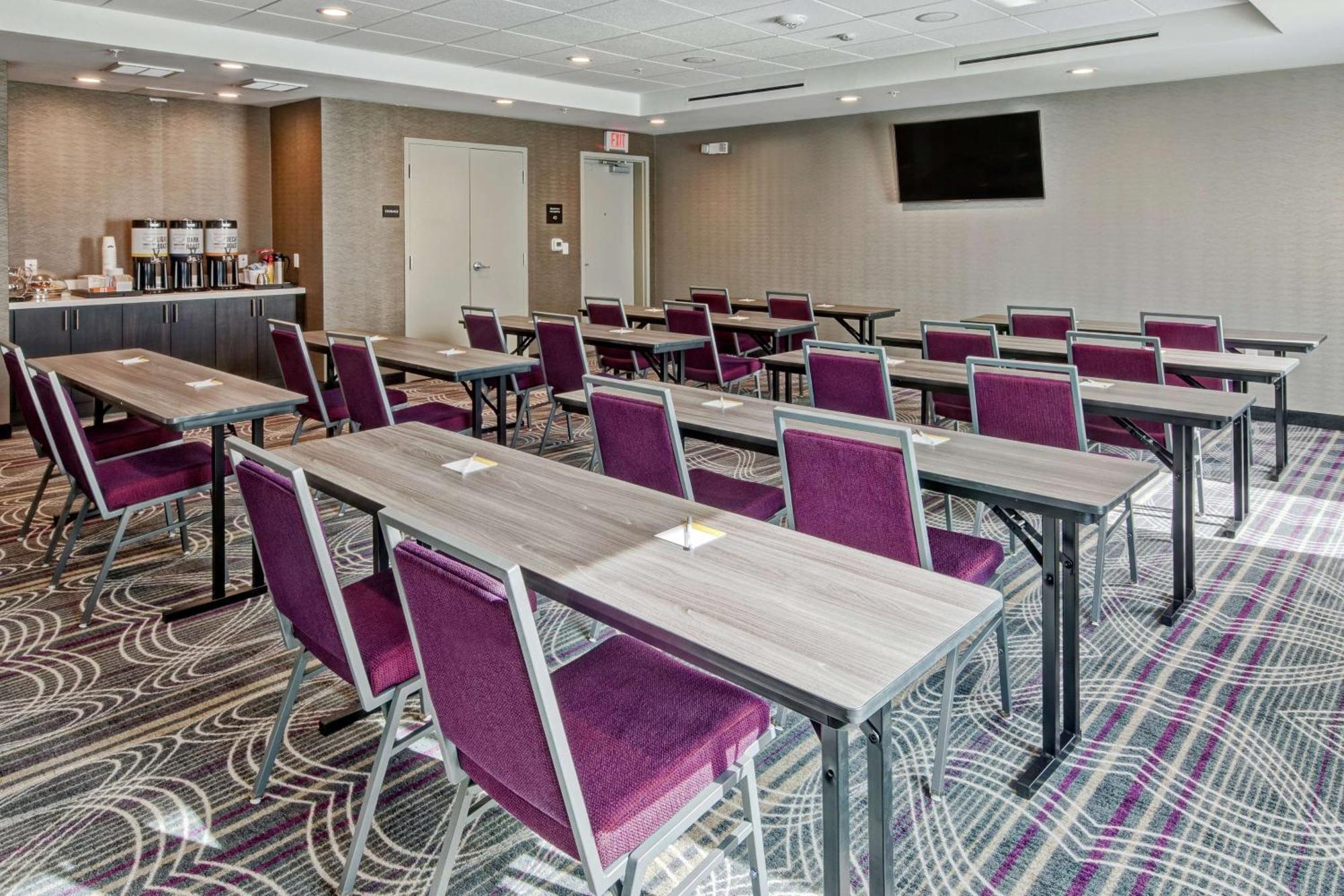Hampton Inn Fresno Airport Bagian luar foto